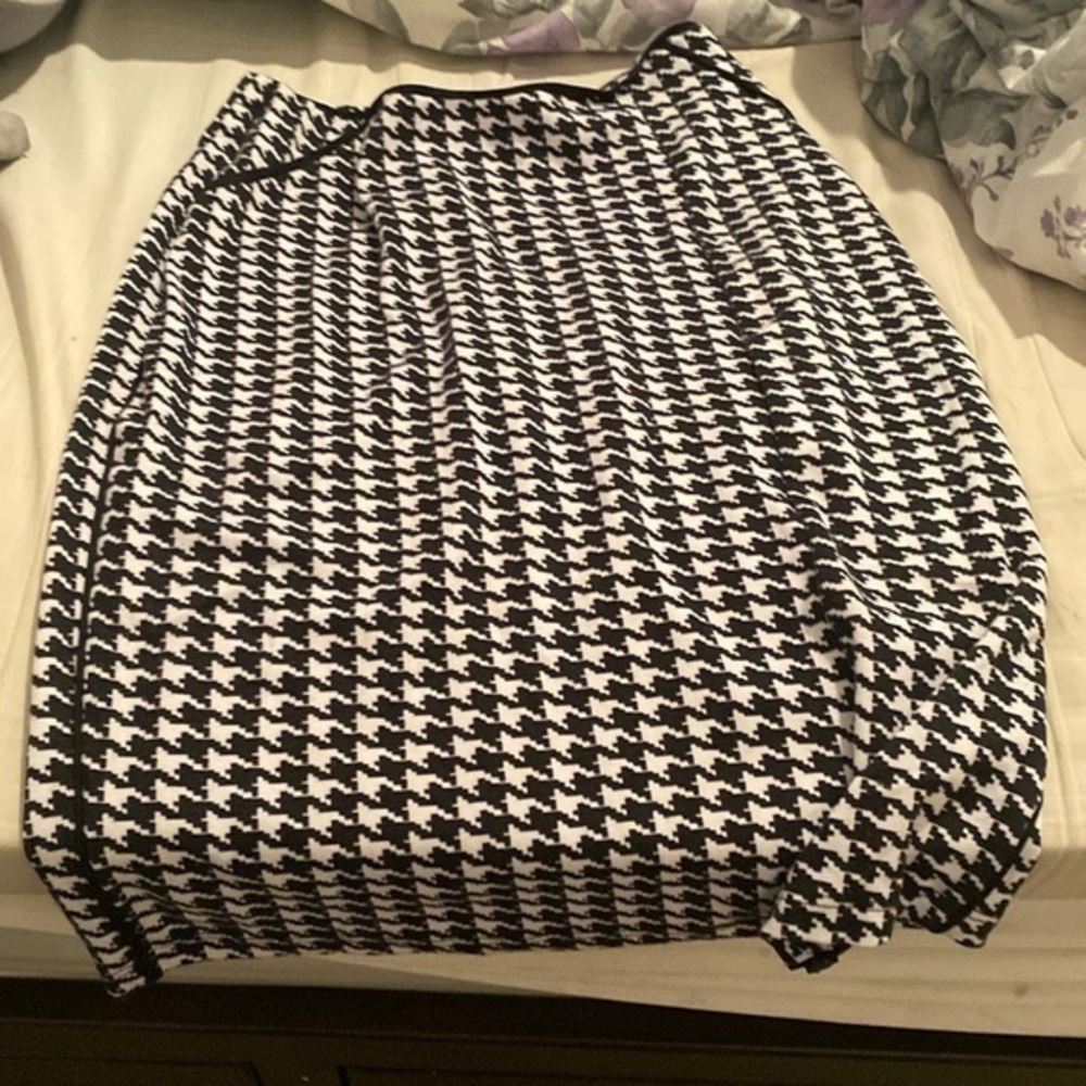 Venus Houndstooth Skirt